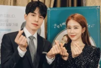 Dua bintang drama Touch Your Heart, Lee Dong Wook (kiri) dan Yoo In Na. (Soompi)