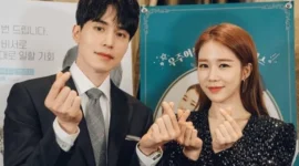 Dua bintang drama Touch Your Heart, Lee Dong Wook (kiri) dan Yoo In Na. (Soompi)