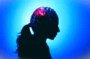 Studi MIT menemukan ketergantungan berlebihan pada chatbot AI dapat melemahkan kemampuan berpikir kritis dan mendeteksi misinformasi. Medcom