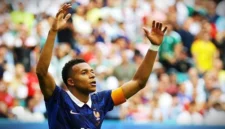 Kylian Mbappe kini sudah mencetak 10 gol di Piala Dunia 2026 meninggalkan Lionel Messi. (REUTERS/Carlos Barria)