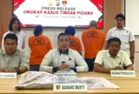 Kasat Reskrim Polres Kerinci, AKP Very Prasetyawan saat Perss Release Tiga Pelaku Perampokan Emas Rp75 Juta.
