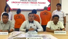 Kasat Reskrim Polres Kerinci, AKP Very Prasetyawan saat Perss Release Tiga Pelaku Perampokan Emas Rp75 Juta.