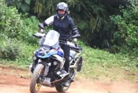 Sepeda motor dengan tangki besar. Medcom