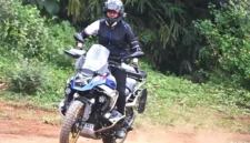 Sepeda motor dengan tangki besar. Medcom