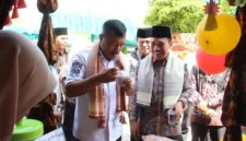 Bupati Kerinci Monadi, bersama Kakankemenag Kerinci Pahrizal saat Kegiatan Harlah ke-89, Pensi dan Expo IX MTsN 6 Kerinci.