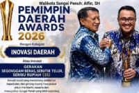 Kolase Foto – Wali Kota Sungai Penuh Alfin, saat Menerima Penghargaan Pemimpin Daerah Award.