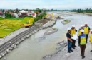 BWS Sumatera VI saat Meninjau Progres Pengerjaan Pengendalian Banjir Sungai Batang Merao.