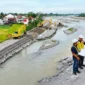 BWS Sumatera VI saat Meninjau Progres Pengerjaan Pengendalian Banjir Sungai Batang Merao.
