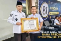 Wakil Walikota Sungai Penuh, Azhar Hamzah, bersama Kabag Hukum Setda Alon Irawan usai Menerima Penghargaan Predikat Istimewa IRH Tahun 2026.