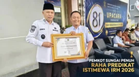 Wakil Walikota Sungai Penuh, Azhar Hamzah, bersama Kabag Hukum Setda Alon Irawan usai Menerima Penghargaan Predikat Istimewa IRH Tahun 2026.