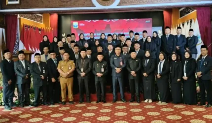 Gubernur Al Haris Lantik Kepala SMA-SMK dan Pejabat Fungsional
