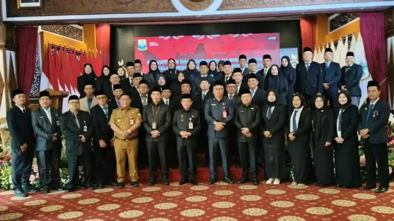 Gubernur Al Haris Lantik Kepala SMA-SMK dan Pejabat Fungsional. (Foto: Pariwarajambi)