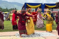 Tarian saat Kenduri SKO Belui. (Foto: FB @Milenial Monadi)