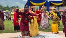 Tarian saat Kenduri SKO Belui. (Foto: FB @Milenial Monadi)