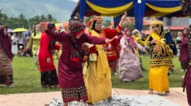 Tarian saat Kenduri SKO Belui. (Foto: FB @Milenial Monadi)