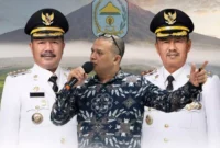 Kolase – Pakar politik dan ilmu pemerintahan Universitas Jambi, Citra Darminto, S.IP, M.MP dan Monadi – Murison. ist
