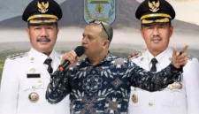 Kolase – Pakar politik dan ilmu pemerintahan Universitas Jambi, Citra Darminto, S.IP, M.MP dan Monadi – Murison. ist
