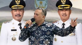 Kolase – Pakar politik dan ilmu pemerintahan Universitas Jambi, Citra Darminto, S.IP, M.MP dan Monadi – Murison. ist