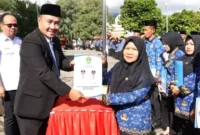 Wali Kota Sungai Penuh, Alfin, saat Penyerahan SK PPPK  Kota Sungai Penuh.