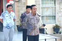 Kakankemenag Kabupaten Kerinci, H. Pahrizal memimpin apel kedisiplinan.