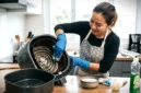 Ilustrasi - Cara Membersihkan Air Fryer. (Foto: AI)