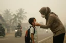 Ilustrasi - Cara Melindungi Diri dari Bahaya Kabut Asap Karhutla. (Foto: AI)
