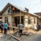 Ilustrasi - Pengerjaan Bedah Rumah. (Foto: AI)